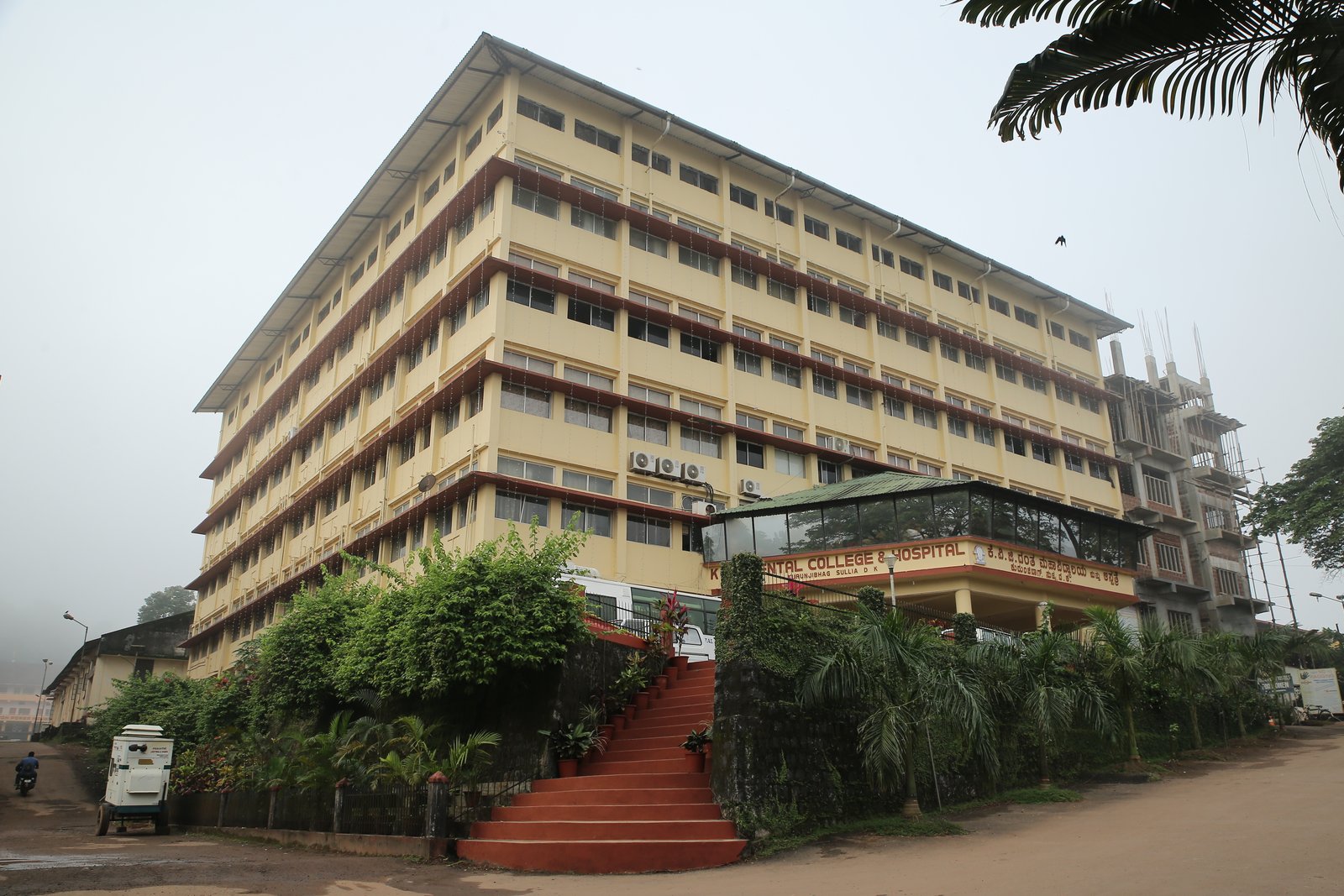 KVG Dental College campus